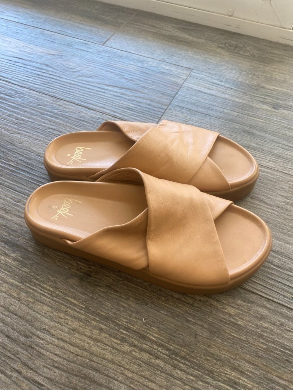 Beek Sandals size 9 - tan